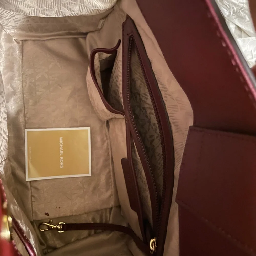 Michael Kors Hamilton Tote - Picture 5 of 5